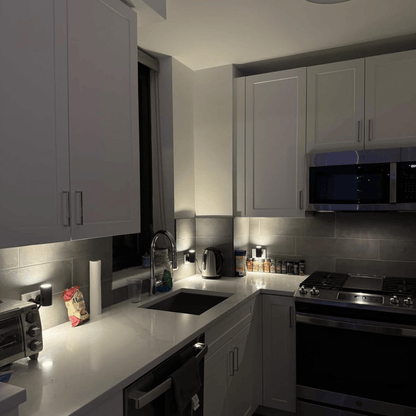Dimmbare LED-Steckdosenlampe mit Sensor – Stilvolles Licht für moderne Räume