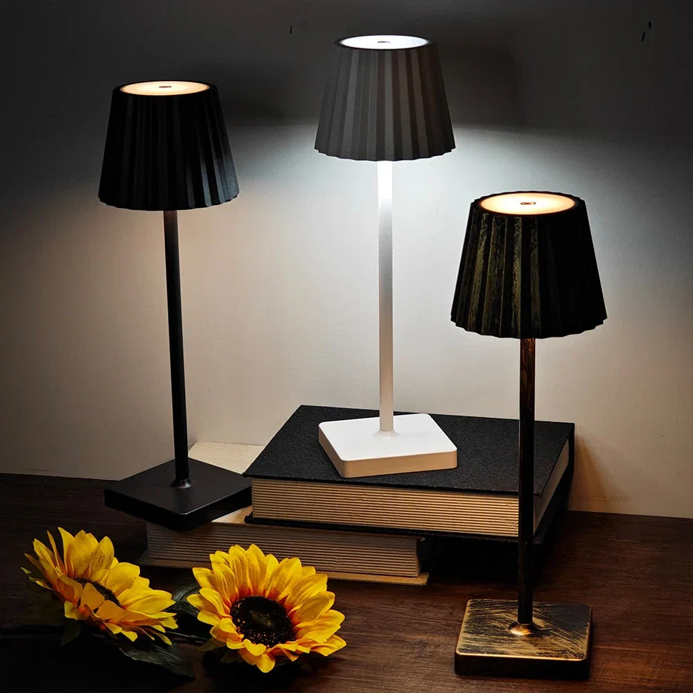 Mara – Akku-Tischlampe Klassisch mit Plissee-Schirm und dimmbarer LED