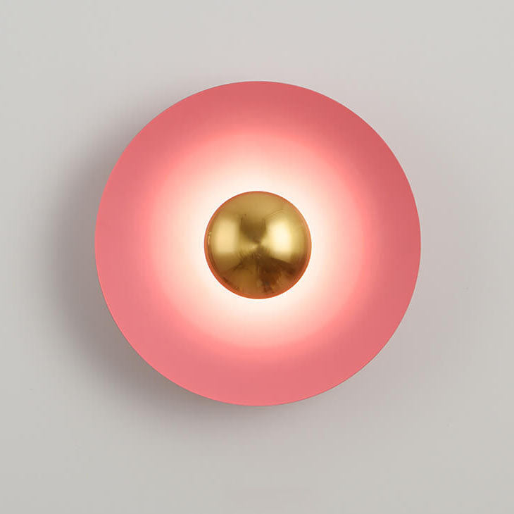 Moderne LED-Wandleuchte mit abstraktem Muster