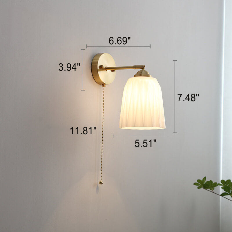 Moderne Wandlampe aus Glas und Messing im winterlichen Stil