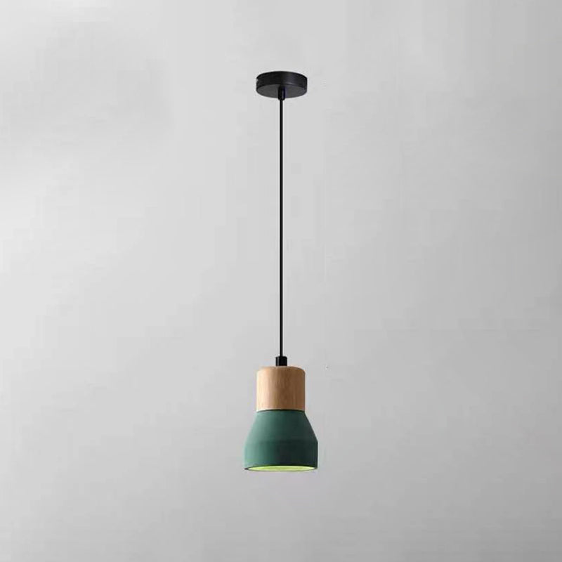 Moderne Hängeleuchte aus Zement und Holz im Industrial-Design