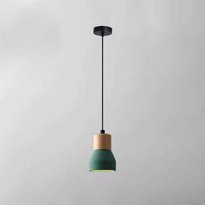 Moderne Hängeleuchte aus Zement und Holz im Industrial-Design