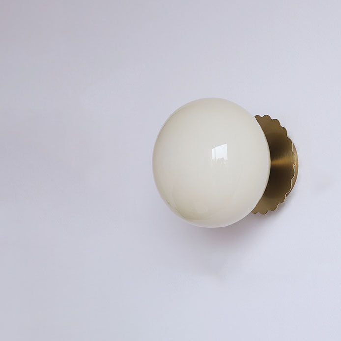 Moderne Wandlampe aus Glas und Eisen – erhältlich in Rosa, Beige und Weiß