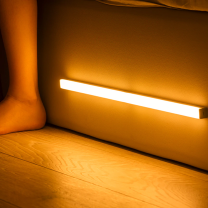 Elegantes LED-Lichtband mit Bewegungssensor und Magnethalterung