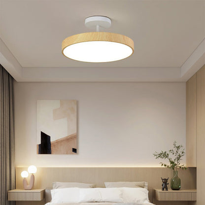 Skandinavische Deckenlampe mit Holzoptik und goldenem Rahmen