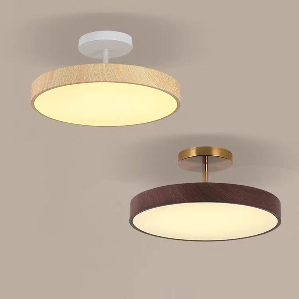 Skandinavische Deckenlampe mit Holzoptik und goldenem Rahmen