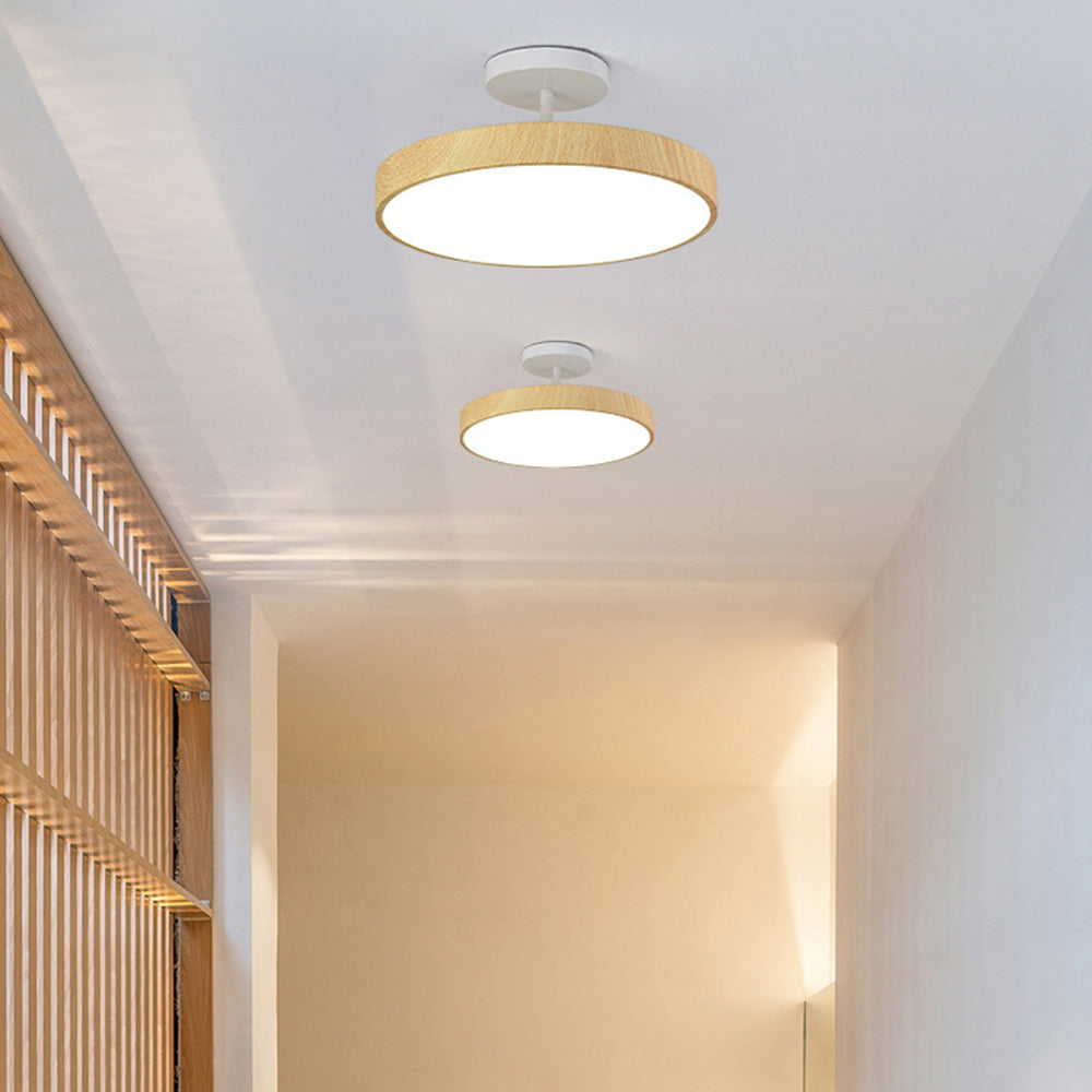 Skandinavische Deckenlampe mit Holzoptik und goldenem Rahmen