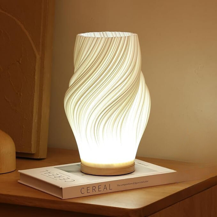 Gemütliche LED-Tischlampe mit Dimmfunktion und stilvollem Wellenmuster