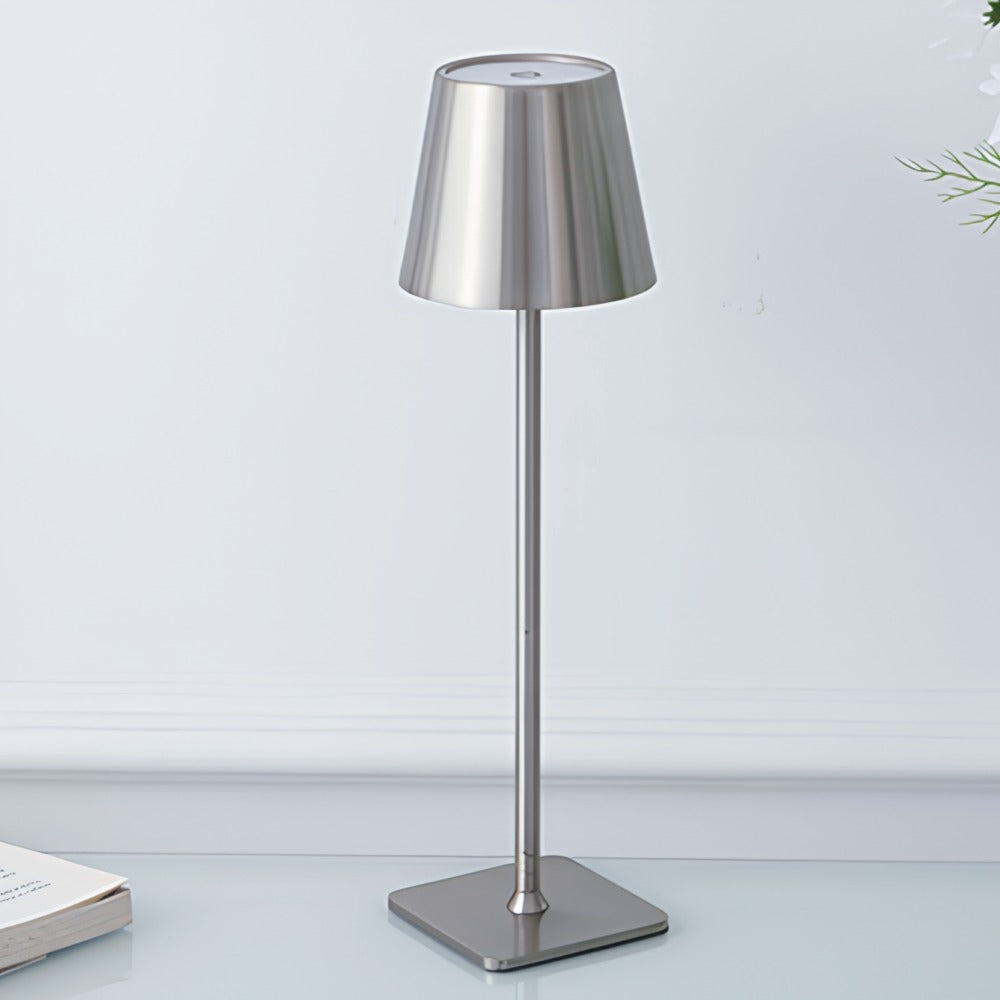 Lio – Dimmbare Akku-Tischlampe für Innen und Außen