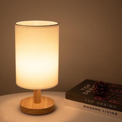 Stilvolle Lampe aus Naturholz und Leinen mit Fernbedienung