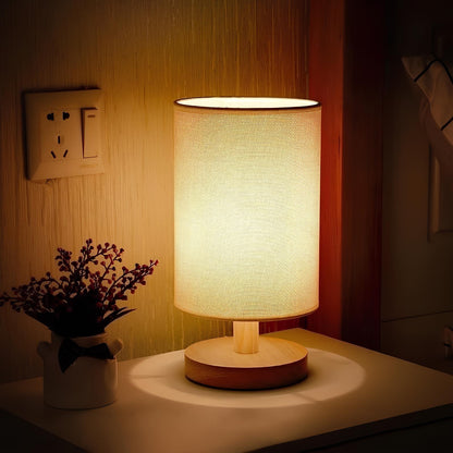Stilvolle Lampe aus Naturholz und Leinen mit Fernbedienung