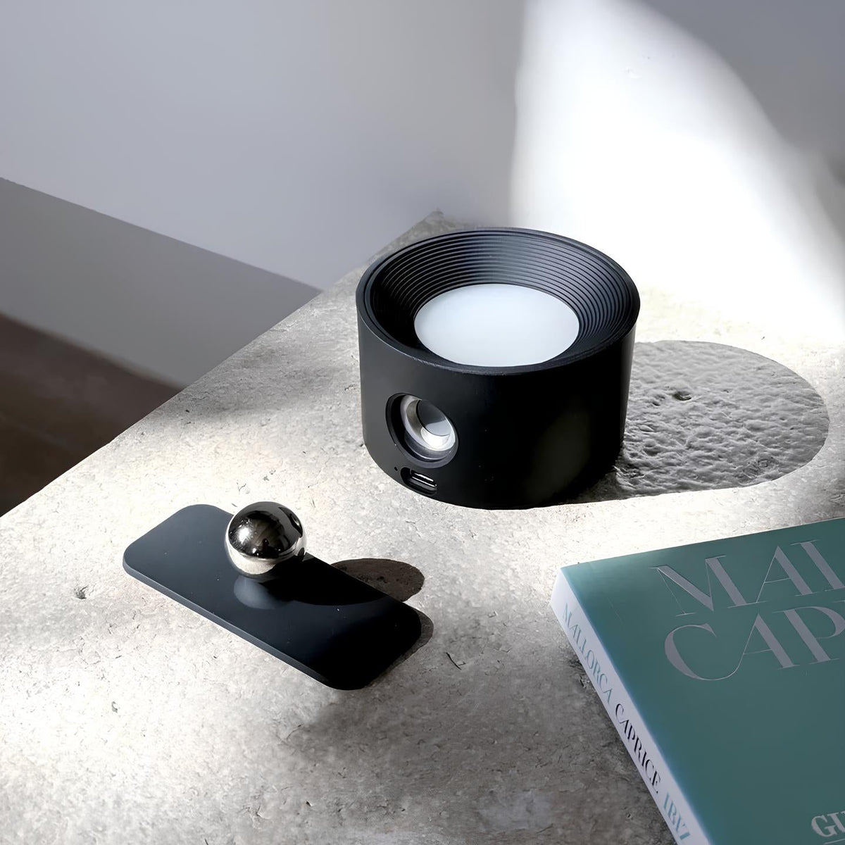 Multifunktionale kabellose Wandlampe – Aufladbar, Dimmbar und mit 360°-Drehung
