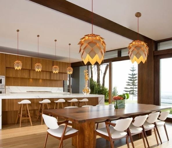 Elegante Pendelleuchte aus Eichenholz — verstellbares Kabel und natürliches, minimalistisches Design