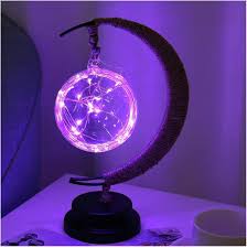 Elegante stimmungsvolle LED-Tischlampe aus Glas in Mondform mit warmem Licht