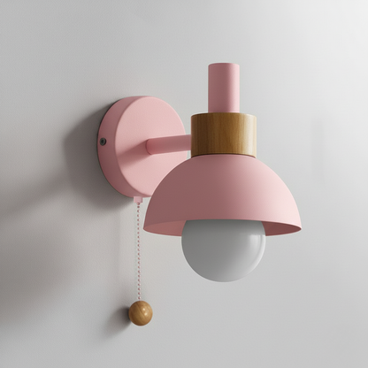 Moderne bunte Wandlampe im skandinavischen Stil