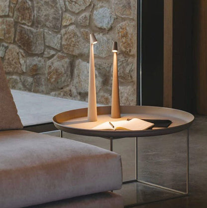 Elegante Tischlampe im skandinavisch-minimalistischen Stil