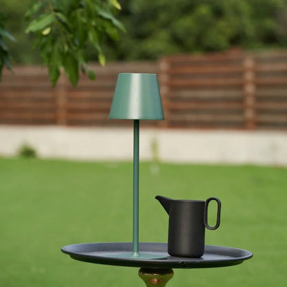 Lio – Dimmbare Akku-Tischlampe für Innen und Außen