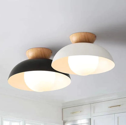 Moderne minimalistische Halbeinbau-Deckenleuchte