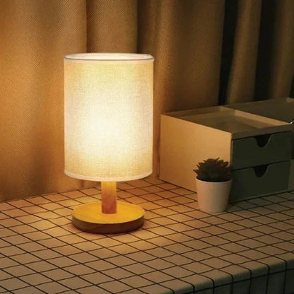 Stilvolle Lampe aus Naturholz und Leinen mit Fernbedienung