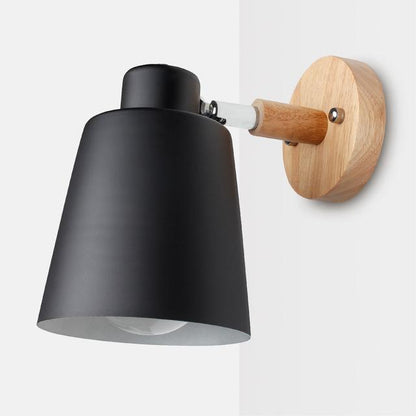 Skandinavische Wandlampe aus Eisen und Holz