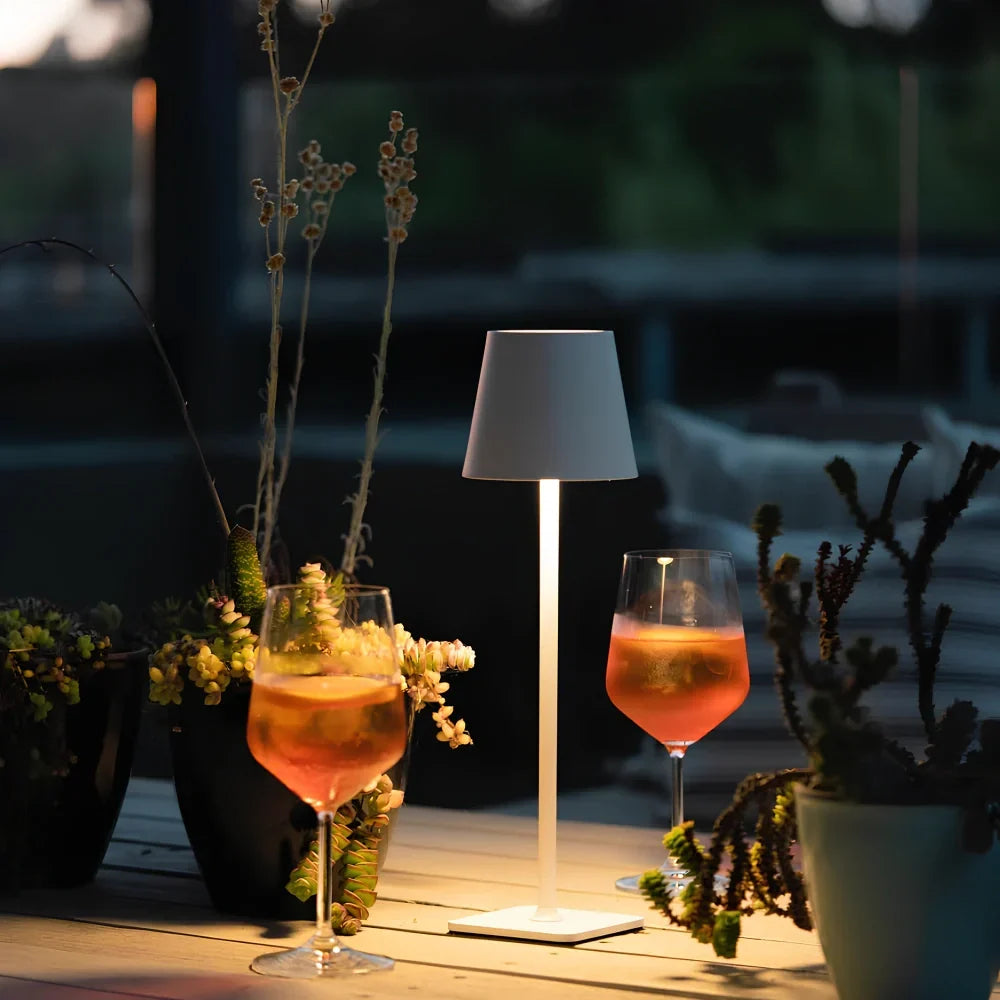 Lio – Dimmbare Akku-Tischlampe für Innen und Außen