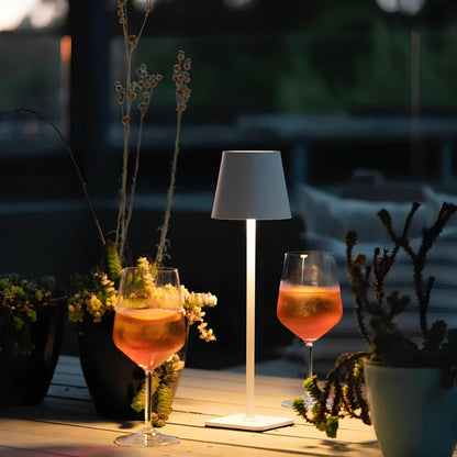 Lio – Dimmbare Akku-Tischlampe für Innen und Außen